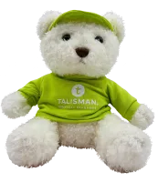 Медведь белый в зеленой футболке