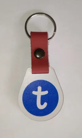 Брелок из дерева Талисман (красный)